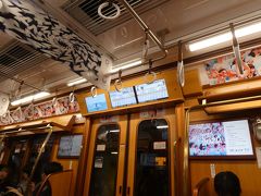 午前中はちょっと予定があって、１３時すぎに東武電車の始発駅の浅草へ。
銀座線のレトロ電車にあたりました。
この旅行、いいことありそう。