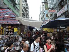 女人街
露店が続いています。いろいろな品物が所狭しと並んでいます。