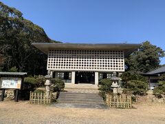 西来院。謀反の疑いで佐鳴湖畔で３８才の生涯を閉じた家康公の正室・築山御前の霊廟があります。