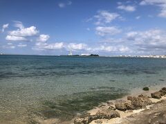 さすが沖縄！海の綺麗さが半端ない。
今日は前回と違って晴れてよかった！

ここまで沖縄の海を見ることがなかったが、今日までとっておいてよかった！！
