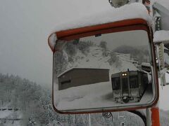 今回も新宿からバスで長野へ
長野から飯山線で津南へ
津南駅はその昔『越後外丸駅』
 駅名変更の直前入場券を求めに行った記憶が
大糸線の『柏原』とともに・・・
保管しておいたと思うが・・・・