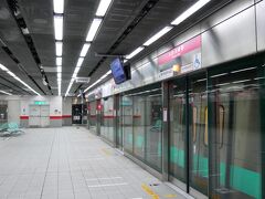 前述のとおり、台南駅に向かうには高雄駅か新左營駅で乗り換える必要があります
ガイドブックやネットの情報ではほとんどが高雄経由だったので、新左營経由に決めました