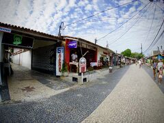 【アハイアウ・ダ・ジュダ(Arraial d'Ajuda)／バイーア州／ブラジル】

自分たちのホテルを通り過ぎて、坂の上まで辿り着くと....