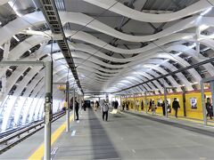 渋谷で話題の メトロ銀座線 渋谷駅に到着