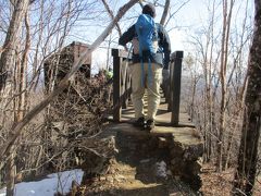 12:20　三頭山・東峰の展望台に到着。
都民の森入口から約2時間。雪道で若干時間がとられました。