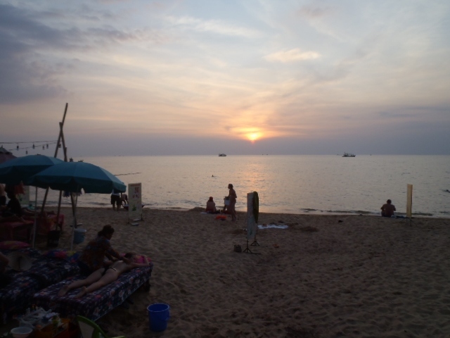 水平線の雲の層が厚いのか？<br />