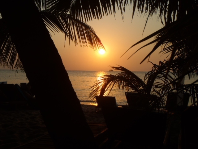 毎日、ほぼ同じ時間帯でサンセットショーが始まるのだが・・・<br />