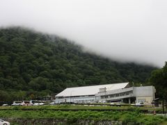 平日の始発電気バス（休日の始発は更に1時間早い）で扇沢から立山黒部アルペンルートに入り、大観峰まで足を延ばし、黒部ダム周辺を満喫しました

時刻は13:30
扇沢まで戻り、ここからは2019年8月31日にオープンした「道の駅　野沢温泉」を目指し、大町市から野沢温泉村を目指します。その道のりは約100km