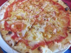 トスカーナ・・・イタリア人シェフの方の石釜焼きピッツァのお店

本場イタリアの素材使用した大きなピッツァにびっくり

リーズナブルなランチでおなか一杯になりました