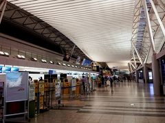元旦の早朝、初日の出もまだ出ていない時間に眠い目をこすって仙台空港へ。
朝の空港ってワクワクしますよね。