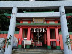 神社の東参道入口にある、竜宮社。
海の守り神・綿津見大神が祀られています。