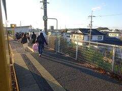 周辺は小野田の市街地。沿線で一番乗り降りが多かった。