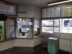 乗り換え駅の北陸鉄道石川線の新西金沢駅です。
どこか懐かしい駅構内です。