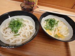 2020/02/07 10:05
【山越うどん】かけうどん・小 \250 ＋ かまたま・小 \300
「キングオブ讃岐うどん」といえば「山越」。
そうその昔、私を讃岐うどん巡りの世界に導いた北海道のローカル深夜番組。
その番組で一番オススメしていた店にて、ここだけ２玉オーダーです。

そういえば、今回初めて並ばずに入店できた！