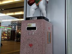 金沢駅、金沢港口の出入り口付近に設置されている金太郎のような不気味な人形を発見！