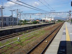 ●JR河瀬駅

この駅は新快速電車は止まりません。
早く南下するには、二つ隣のJR能登川駅で乗り換えが必要となって来ます。
最終の夏の18切符旅でした。