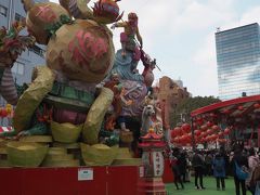 いろんなイベントがある中、私たちが最初に見ようと決めたのは”中国雑技”

中国雑技が開催される中央公園会場に到着。