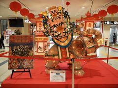 順調に長崎空港に到着。

空港からすでにランタンフェスティバル気分が上がる装飾が迎えてくれる。