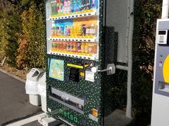 おお！
入口にある自動販売機までムーミン(〃∇〃)

「メッツァ」への入場が9:30からなので、入り口でしばし待ちます。

待っているのは、私たちとカップルの２組だけ。

コロナウイルスの影響か…
平日の影響か…