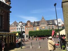 レベル通りから
左手前
宝石店Het Juweel van Haarlem