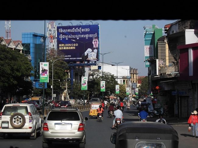 暑さは　まあ　暑いですけど　それほどでもない<br />町はアジア系独特　バイクが多い<br />信号は？あまりないような　春節のせいか混んではいません。<br />