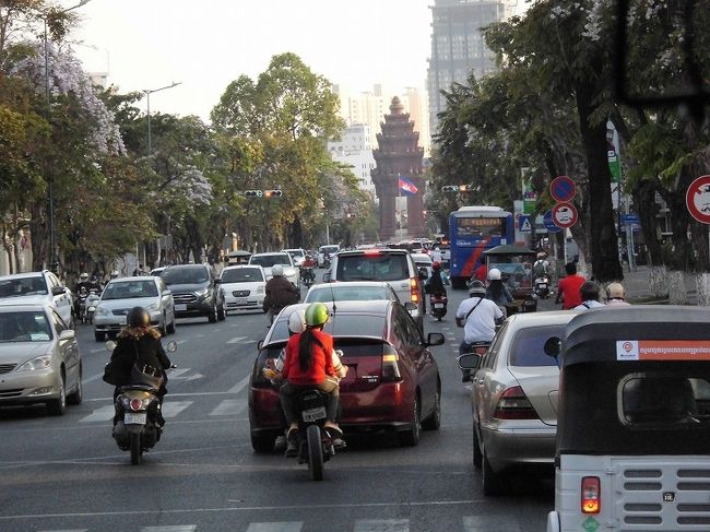 次は独立記念塔へ