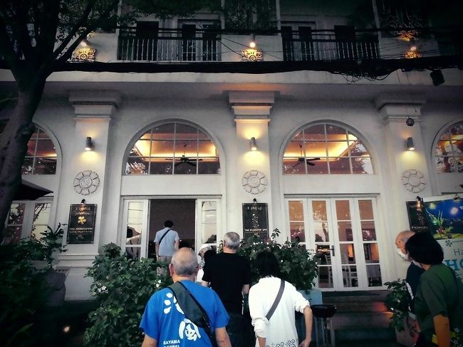 １７：５０　一流？ホテルに着きました。<br />夕飯　クメール料理楽しみ！