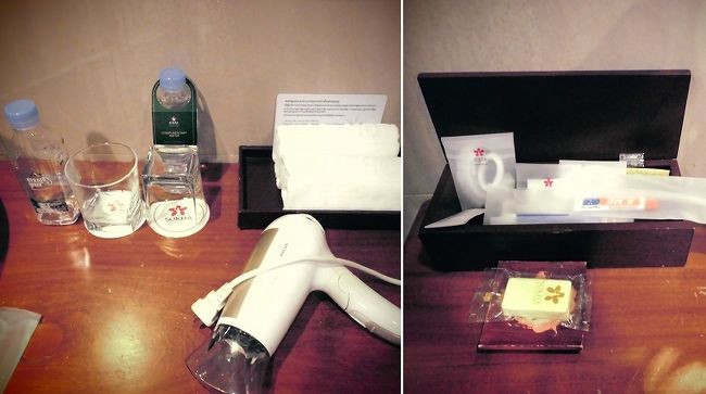 洗面類はそろってる。お水も一人一本<br />部屋にも一本