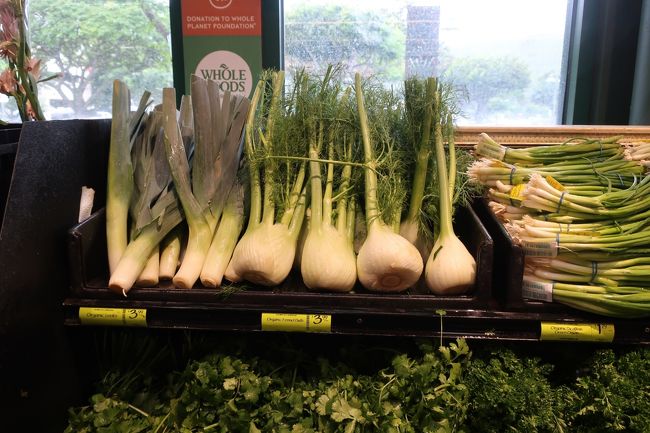 ホールフーズでお買い物続行♪<br />変わった野菜ですね・・・