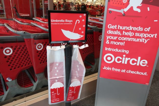 傘袋　日本と違って可愛いですね