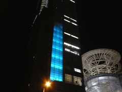 高松駅のお向かいにあるシンボルタワー。四国で一番の高層ビルです。
展望スペースが１９時まで、と書いてあるガイド本を見たので、行ってみましょう。
