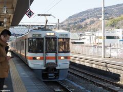 JR御殿場線　松田駅　13:01発

曽我梅林の最寄り駅下曽我駅まで約10分。
御殿場線はJR東海になります。
以前はICカードが使えなかったのですが、
松田駅～下曽我駅間は使えるようになっていました。