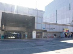 東横線で日吉へ行き，横浜地下鉄に乗り換えセンター北駅まで来ました．
