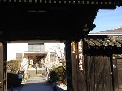 浄名院。たくさんのお地蔵が境内に並ぶお寺です。