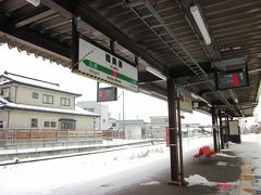 昨日の「ＪＲ陸奥湊駅」に来ました～、無人駅ですが待合室にはストーブが入って温かい！、トイレや自販機も設置された駅なんですね～、

そう言えば駅員さんが来て、みどりの窓口をオープンさせてました。