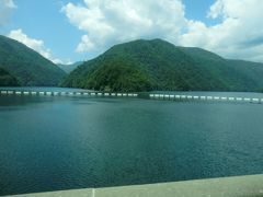 トンネルを抜けると‥
そこは湖だった。

「梓湖」です。
槍ヶ岳に源を発し南流する'梓川'を堰止めた奈川渡ダムによってできた人造湖です。
