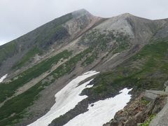 乗鞍岳の主峰"剣ヶ峰/3,026m"も見えてきました。
これから登頂しますよ。