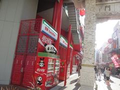 花時計前駅から旧居留地前を通ってなんとか南京町中華街の長安門前までたどり着きました。