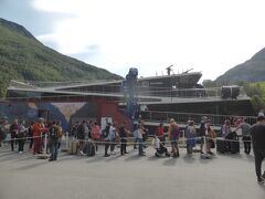 13：35　下船

もう次に乗る人たちの列ができていました。