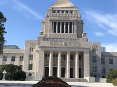 夕食までの時間をどこへ行こうか考えて
まだ行ったことのない国会議事堂へ