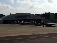 那覇空港　F１４戦闘機や　輸送機等々を見ると沖縄って感じがします