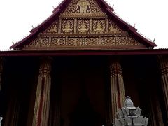 お次はこちら。「ワット　ホーパケオ」

「ワット・シーサケート」 の向かいに位置しますが、入口が入りにくかった。

ここは初めての訪問です。
このお寺はセタティラート王がルアンパバーンからビエンチャンに遷都する際、タイ北部から運ばれたエメラルド仏を安置するために造った寺院です。
