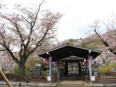 武田信玄公墓所

死の３年後、恵林寺で葬礼を行い埋葬されたが、
死を隠していた３年の間葬らえていた場所

