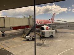 あっという間にピックアップの時間になったので空港へ。
スムーズに空港まで来れました。
チェックインカウンターはちょっと混んでたかな？
その後の入国審査がかなり時間がかかりましたが…。