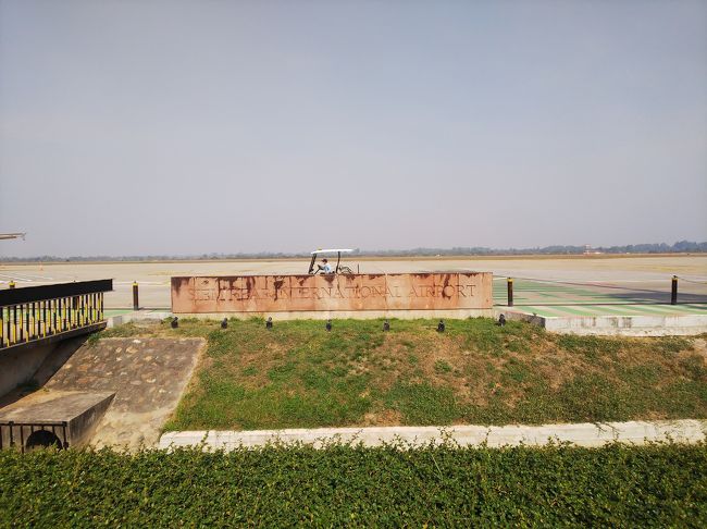 写真で見えにくいですが、SIEMREAP INTERNATIONAL AIRPORT<br />と彫られてます。<br />パチリと<br />さあ3日間ですが、楽しむぞ～