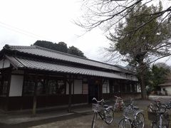 　東別府駅で下車。別府八湯の一つ、浜脇温泉最寄りの駅で、レトロな木造の駅舎が素敵です。亀川の浜田温泉旧館と同様、僕が大学生の頃、建て替えか保存かで大いに激論が交わされたことを思い出します。