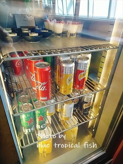 ドリンク、デザート（チーズケーキ、パンナコッタ）<br />