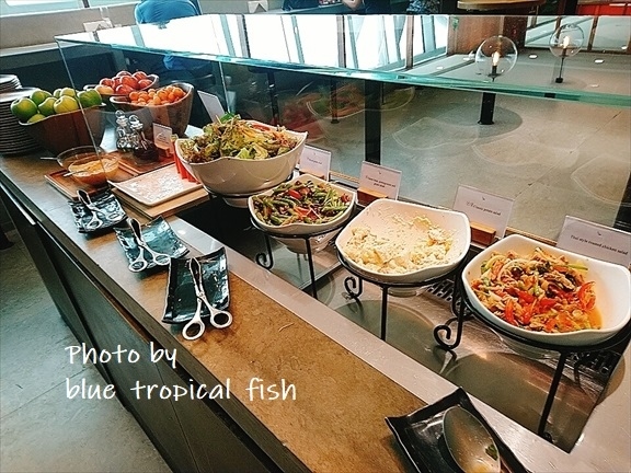 サラダ、フルーツ、