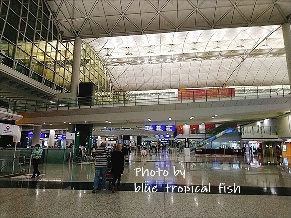 さて、香港に戻ってきました。人が全然いなくて寂しい香港空港です。<br /><br />○　香港国際空港