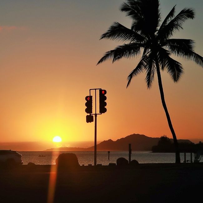Oahu 52 夕日 夕焼け空 ハワイカイの海辺で カイマナヒラ 歌の情景 寝姿ここに ハナウマ ベイ周辺 ハワイ の旅行記 ブログ By マキタンさん フォートラベル